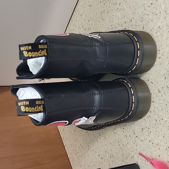 Limited Edition Dr. Martens 1460 Hello Kitty & Friends Boots - Picture 6 of 6